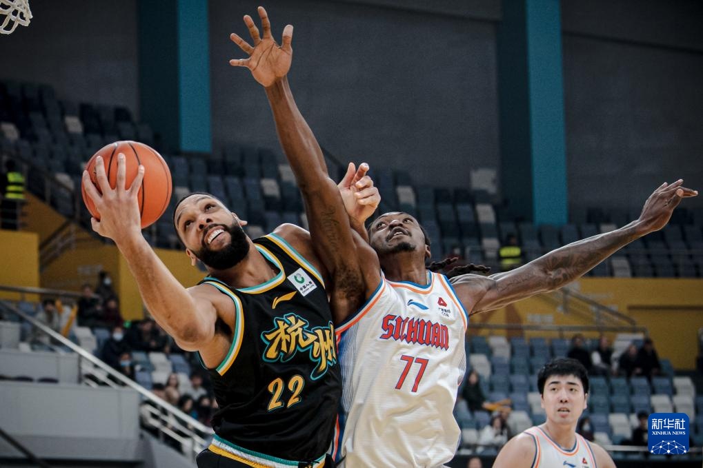  甘冈主场全力出击战胜南特逃离降级区